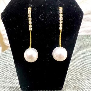 NWOT…Fashion Jewelry Ladys Dangle Faux Pearls With W/Ringtone Drop Chain,Amazing